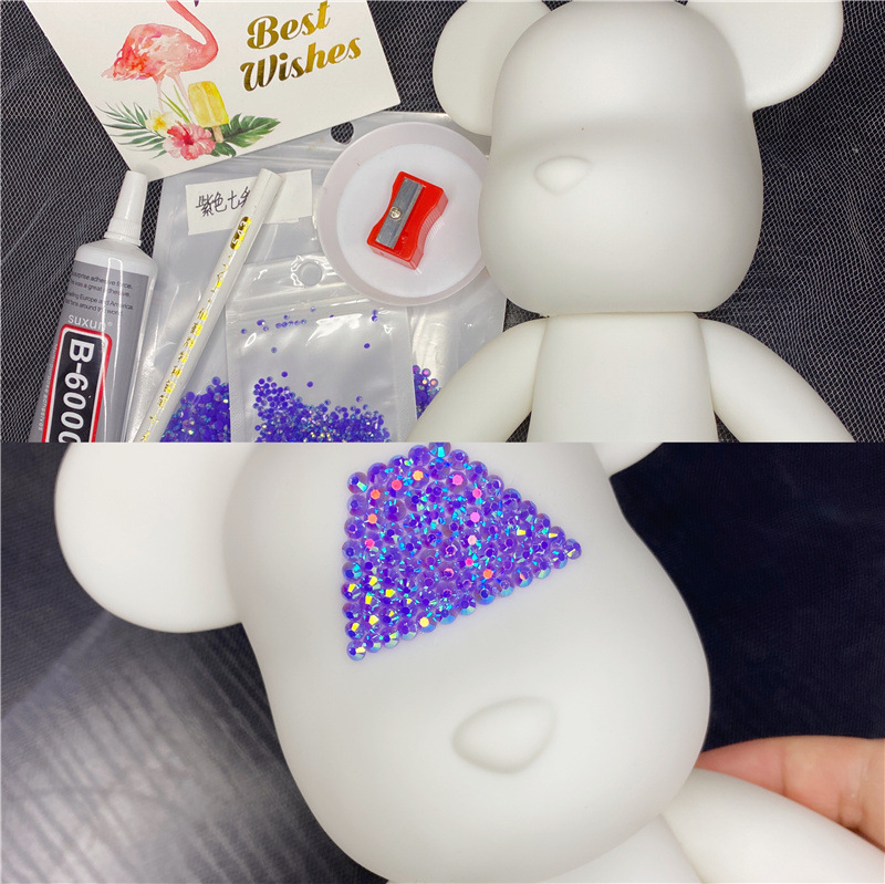 Gelée d'ours violente colorée violet foncé