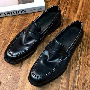 Chaussures de luxe au design nouveau pour les affaires, chaussures habillées en cuir brillant, chaussures habillées et richelieu pour hommes en cuir de vachette lavé à l'eau - Product Image 2