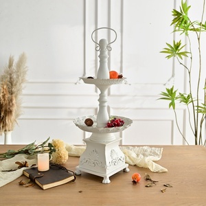 Plateau de service décoratif moderne européen en métal blanc crème à 2 niveaux avec poignées pour mariage - Product Image 2