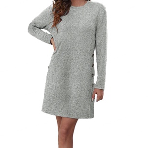 Vente en gros de robes pour femmes de haute qualité, sur mesure, OEM, mode décontractée, col rond, manches longues, boutons sur le côté - Product Image 2