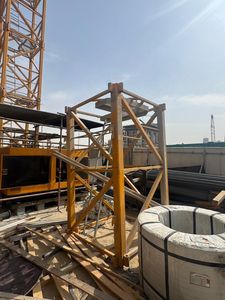 Grue à <span class=keywords><strong>tour</strong></span> plate d'<span class=keywords><strong>occasion</strong></span> modèle 6015 d'une marque chinoise bien connue, avec une capacité de levage maximale de 8 tonnes. - Product Image 6