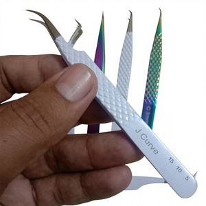Pince à épiler pour extensions de cils TEEJAY Pro, courbée, en acier inoxydable blanc brillant, pointe argentée. Pointe ultra-fine pour isoler les cils - Product Image 1