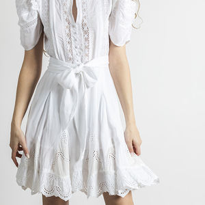 Mode luxe femmes personnalisé été manches courtes blanc oeillet blanc coton dentelle une ligne à volants ceinturé Mini robe pour la fête - Product Image 3