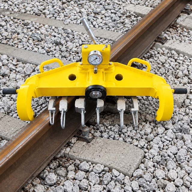 Precise Rail Alignment Tool Portable Manual Hydraulic Tip Rail Straightener for Railway Maintenance