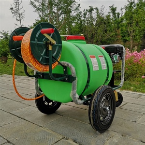Chariot pulvérisateur à moteur essence 160L avec enrouleur de tuyau automatique pour applications agricoles et de jardinage - Product Image 3