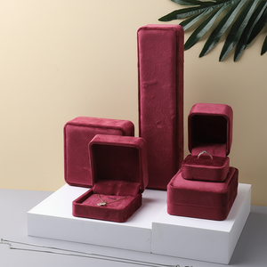 Elegante Scatola per Gioielli Tengji in Velluto Rosso Vino, Stile Europeo, Rettangolare/Quadrata, con Chiusura Magnetica e Incisione - Product Image 2