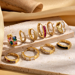 Pendientes de corazón de acero inoxidable YW Huggies coloridos CZ mujeres hombres pendientes de <span class=keywords><strong>aro</strong></span> de oro joyería - Product Image 2
