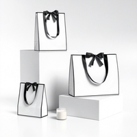Sac de shopping en carton écologique de luxe avec logo personnalisé imprimé, poignée et ruban, pour vêtements et chaussures, prix d'usine
