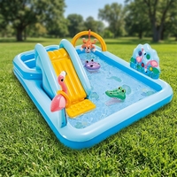 Intex 244 cm L x 239 cm B x 71 cm H Aufblasbares Dschungel-Abenteuer-Spielcenter mit Sprühfunktion, Kinderpool für den Garten, Wasserrutsche für draußen, 130 Gallonen