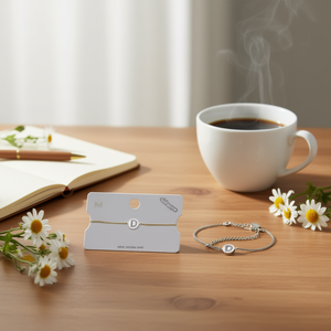 Bracciale in acciaio inossidabile con ciondolo a forma di lettera D da 1 cm, pendente singolo lato, gioielli raffinati da donna - Product Image 3