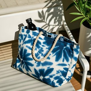 <span class=keywords><strong>Sac</strong></span> fourre-tout en toile imprimé <span class=keywords><strong>tie</strong></span> <span class=keywords><strong>dye</strong></span> personnalisé grande taille <span class=keywords><strong>sac</strong></span> fourre-tout en toile <span class=keywords><strong>de</strong></span> <span class=keywords><strong>plage</strong></span> bleu femmes <span class=keywords><strong>sac</strong></span> <span class=keywords><strong>de</strong></span> <span class=keywords><strong>plage</strong></span> imperméable - Product Image 3