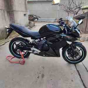 Motocicleta Deportiva de Alto Rendimiento <span class=keywords><strong>Kawasaki</strong></span> <span class=keywords><strong>ER</strong></span>-6F 650cc - Motocicleta de Calle con Motor Bicilíndrico en Paralelo, Resistente y con Carenado Elegante - Product Image 1
