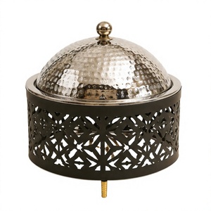 Casserole isotherme en acier inoxydable au design arabe avec couvercle martelé et base découpée au laser, chauffe-plats pour mariages et réceptions - Product Image 1