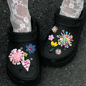 Breloques pour sabots à fleurs perlées de styles variés, breloques pour chaussures à sequins en forme de cœur et de papillon pour sabots, décorations de chaussures DIY détachables - Product Image 4