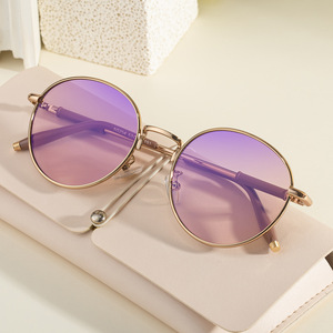 Gafas de Sol Ovaladas Elegantes para Mujer, Protección UV400, Lentes de PC, Marco de Plástico y Metal, Clase 2, Embalaje Personalizado - Product Image 2