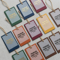 Étiquettes suspendues double couche en papier vélin translucide vert forêt, étiquettes personnalisées pour vêtements en carton, logo en relief, OEM ODM, faible MOQ