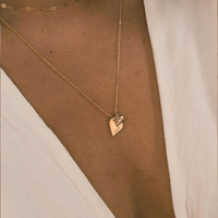 Collier Cœur Personnalisé avec Initiales Gravées en Acier Inoxydable Plaqué Or 18K, Bijou Étanche et Inaltérable pour Couple, Certifié REACH