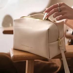 THK0348 Hot PU Makeup <b>Bag</b> Organizer Ladies Travelling Portable Cosmetic <b>Wash</b> <b>Bag</b> <b>Travel</b> Accessories - Product Image 2