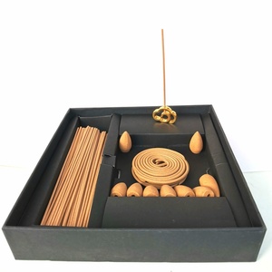 Coffret cadeau d'encens aromatique de haute qualité à la senteur naturelle de bois de santal et d'agarwood - Product Image 1