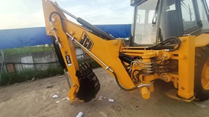 JCB 3CX con un radio de giro muy pequeño maniobrabilidad flexible puede girar fácilmente en un espacio estrecho - Product Image 5