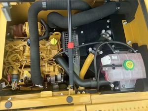 Excavatrice sur chenilles d'occasion Caterpillar 313GC de 13 tonnes pour la construction, équipée d'un moteur Cummins et d'une pompe hydraulique, avec rapport inclus - Product Image 5