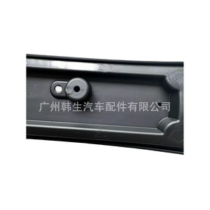 Marco para Placa de Matrícula Delantera de Tesla Model 3, Distancia entre Orificios de 205 mm, Tipo Gancho, 1096834-00-B - Product Image 3