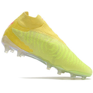 Chaussures de football pour hommes de haute qualité, design personnalisé, dessus en microfibre, doublure en mesh, semelle intermédiaire en EVA, semelle extérieure en caoutchouc - Product Image 1
