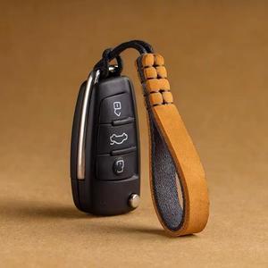 Porte-clés en cuir de <span class=keywords><strong>vachette</strong></span> bicolore à <span class=keywords><strong>double</strong></span> couche Porte-clés personnalisé de style vintage Fabriqué à la main à partir de lanière en cuir véritable - Product Image 4