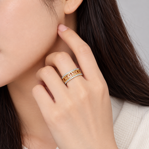 Bague en zircon ajourée style romain en acier inoxydable plaqué or 14K sous vide, bijou à bande architecturale - Product Image 4