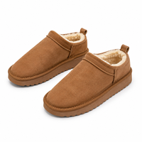 Pantoufles d'hiver confortables pour femmes, sabots en daim doublés de peluche, mules légères à enfiler, chaussures plates décontractées pour l'extérieur
