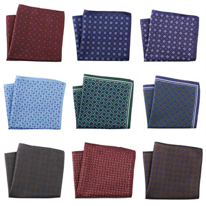 Fazzoletto Quadrato Formale 30X30CM Personalizzabile con Stampa Digitale, Elegante Fazzoletto da Taschino in Poliestere Effetto Seta per Uomo - Product Image 3