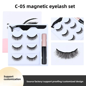 Ensemble de <span class=keywords><strong>faux</strong></span> cils magnétiques multicouches confortables et doux de haute qualité en gros, trois paires, avec recourbe-cils et eye-liner liquide - Product Image 4