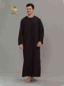 เสื้อคลุมยาวสีดำสำหรับผู้ชาย Al Haramain คอกลม แขนยาว ผ้าฝ้าย สำหรับสวมใส่ละหมาด สไตล์เรียบร้อย แบบดั้งเดิมของตะวันออกกลาง - Product Image 2