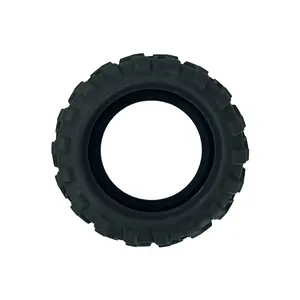 Produits en caoutchouc de silicone automobile personnalisés pneus de voiture jouet durables et durables 4WD pneus en caoutchouc de voiture télécommandés tout-terrain