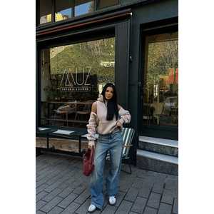 Sweat-shirt à capuche confortable pour femme avec fermeture éclair décorative - Product Image 1