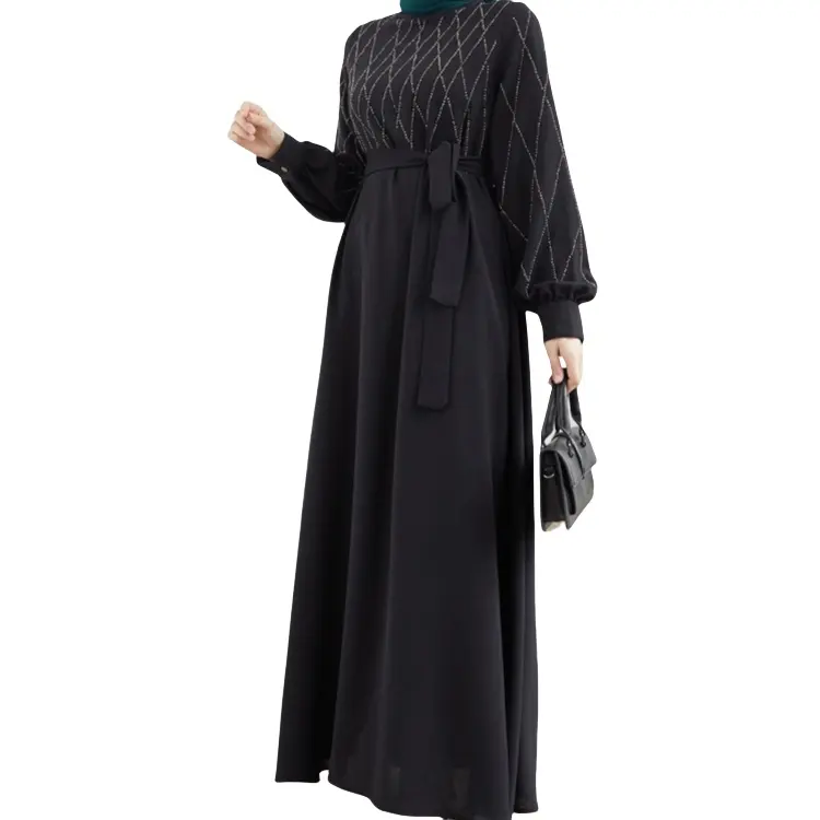 Vestido largo de satén con cinturón de decoración de perforación en caliente Bordado de moda musulmana Oriente Medio Túnica modesta cabaya