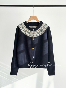 Cárdigan <span class=keywords><strong>Azul</strong></span> <span class=keywords><strong>Marino</strong></span> Informal y Transpirable 100% Cachemira con Diseño Floral en el Pecho y Botones Dorados para <span class=keywords><strong>Mujer</strong></span> - Product Image 3
