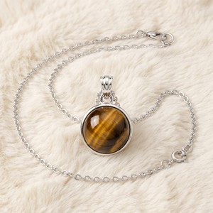 Colliers pendentifs en argent plaqué OEM/ODM en gros, bijoux en pierre œil de tigre ronde pour femmes - Product Image 3