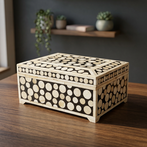 Caja de Joyería Navideña Cuadrada Hecha a Mano de Alta Calidad con Incrustaciones de Hueso, Cierre de Botón, Diseño en Relieve, Recuerdo Popular de BS INTERNATIONAL - Product Image 1