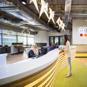 Mesa de <span class=keywords><strong>recepcionista</strong></span> de oficina Led moderna, mesa frontal de forma curva, mesa de recepción de salón médico de clínica de belleza contemporánea - Product Image 2