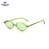 Lunettes de soleil ovales en acétate de couleur avancée, style rétro, confortables à porter.