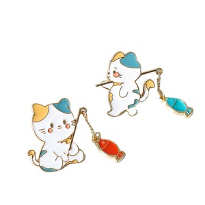 Animal dos desenhos animados Broche Pin para Meninas Coreano Esmalte Doce Gato Broches Peixe Banhado A Diamante Jóias De Casamento Dripping Oil Dress - Product Image 1