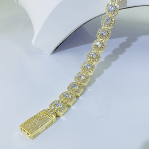 Bracciale Personalizzato Hip Hop con Catena Infinita e Occhi, Gioiello Bling con Zirconi Ghiacciati - Product Image 3