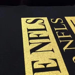 Camisetas negras de 210 gsm, camisetas doradas con logotipo de impresión personalizada, camiseta gráfica con patrón de logotipo de marca de oro metalizado