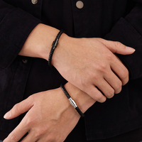 QUSEDINY Bracelet à breloques en acier inoxydable pour homme-Cuir noir tressé Motif papillon magnétique Tendance Boucle magnétique élégante