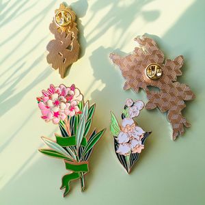 Émail personnalisé <span class=keywords><strong>Iris</strong></span> broche plante fleur femmes exquis Premium lumière luxe costume badge broche pour cadeau - Product Image 2