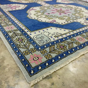 Elegante Alfombra de Lana Acrílica Suave con Diseño de Anime, Hecha a Mano, para Decoración Moderna de Sala de Estar, Espacio de Oración y Ambientes Elegantes - Product Image 1