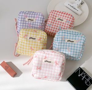 Bolsa de Maquillaje Pequeña a Cuadros, Bolsa de Almacenamiento Portátil para Cosméticos y Lápiz Labial, Diseño Cuadrado Simple - Product Image 3