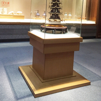 Conception de vitrine en verre de musée en bois Présentoirs de musée professionnels haut de gamme personnalisés