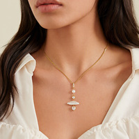 Collier en acier titane zirconium en forme de cœur avec perle d'eau douce, accessoire en acier inoxydable plaqué or 18 carats